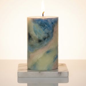 MARMOR KERZE «ZÜRICHS BLAUE STUNDE» | BIENENWACHS ZYLINDER, HANDGEKNETET S