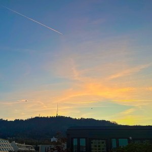 Marmor Kerze «Zürichs blaue Stunde» | Bienenwachs Zylinder, handgeknetet Stimmung